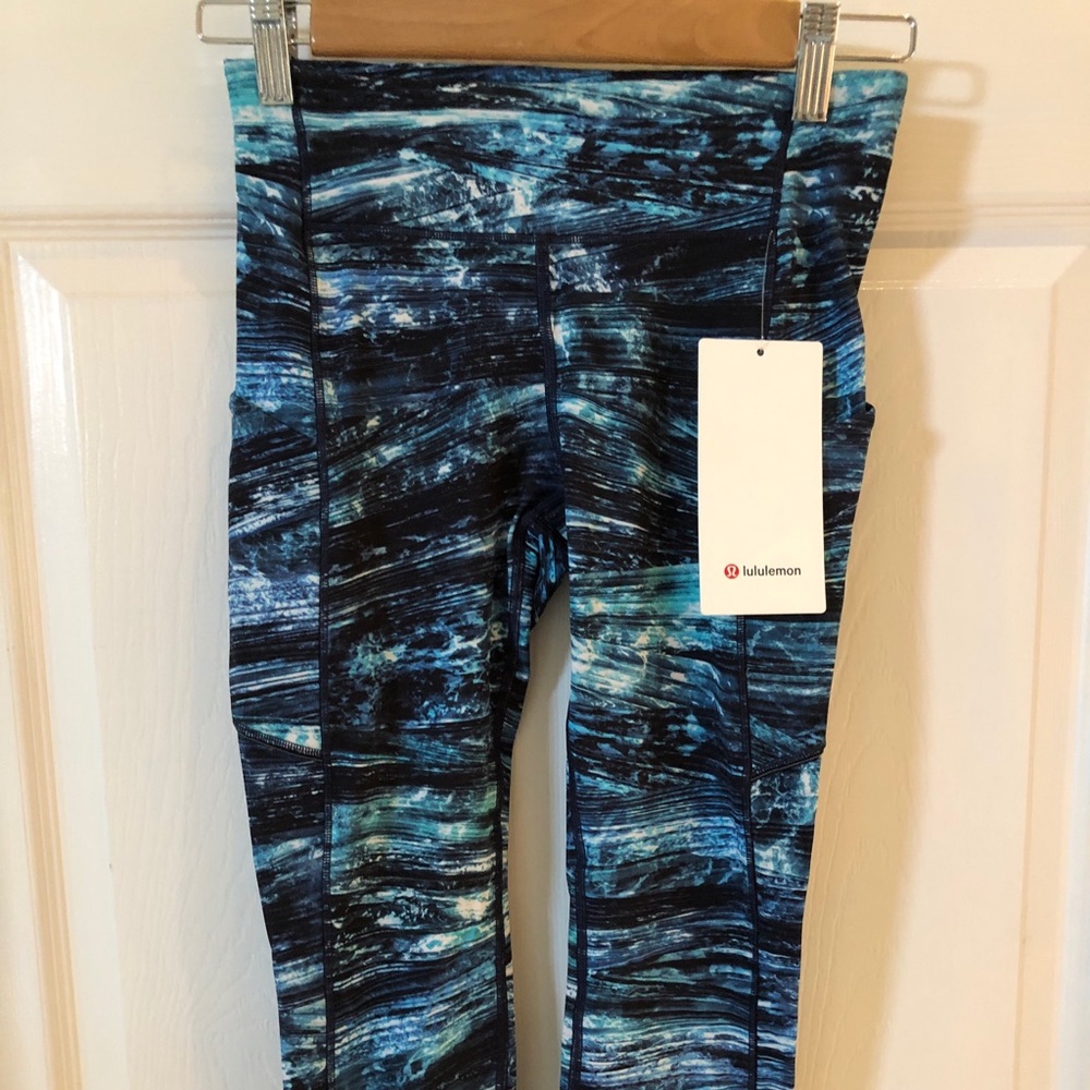 Lululemon speed up crop NWT size 4
